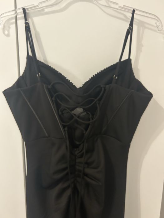 Sukienka z gorsetem z kryształkami