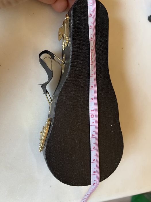 NOVA- Guitarra em miniatura com mala- 14cm