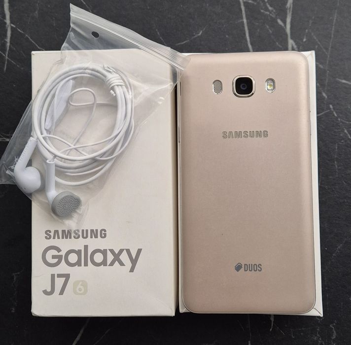 Смартфон Samsung Galaxy J7
