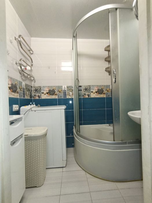 4 квартира, поруч Сильпо, правий берег.