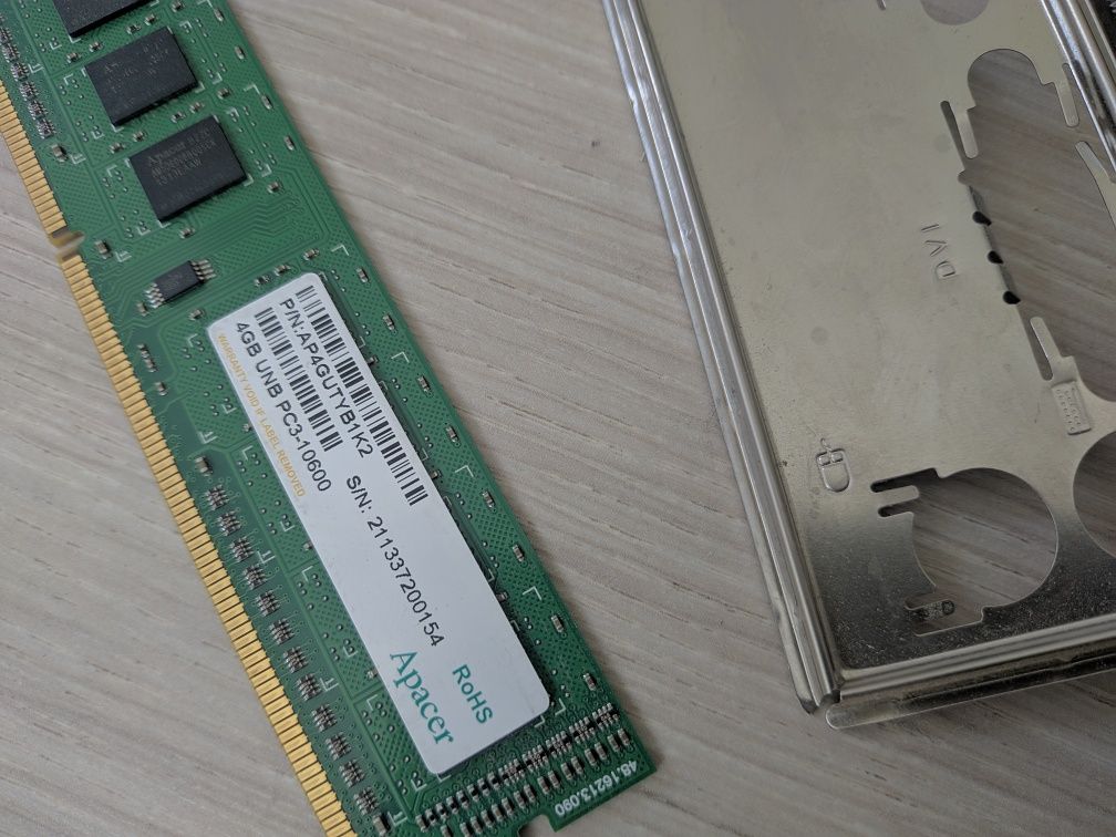 Материнська плата Asus F1A55-M FM1 amd  4-ядер A6 3500 4Gb + кулер