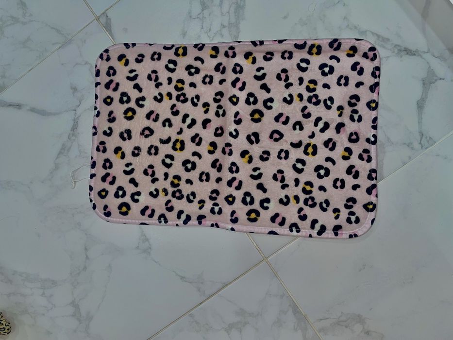 Килимок у ванну кімнату