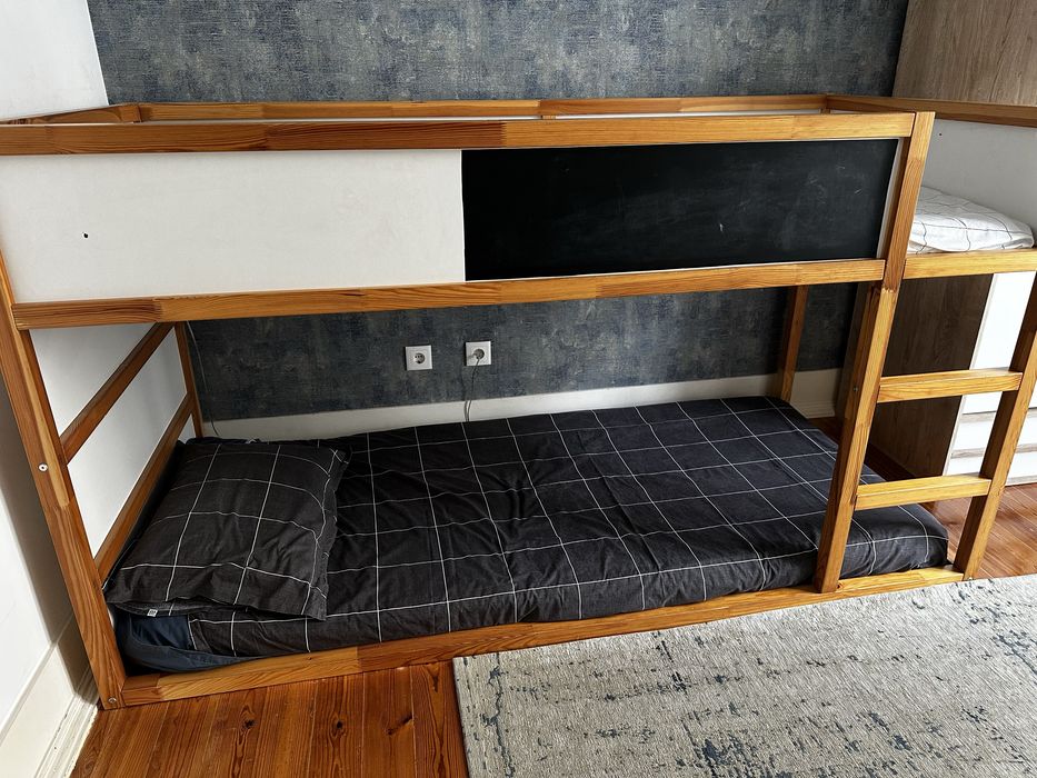 Beliche em madeira IKEA modelo Kura