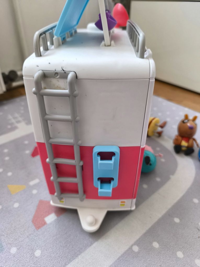 kamper świnka Peppa George auto interaktywne figurki pojazd świnki