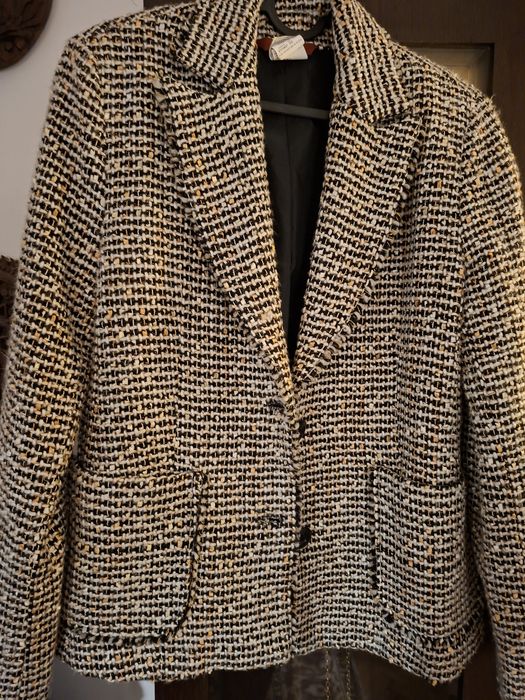 Zakiet MaxMara linii S
Ciekawie tkany blyszczaca nitka.
 Linia S to gr