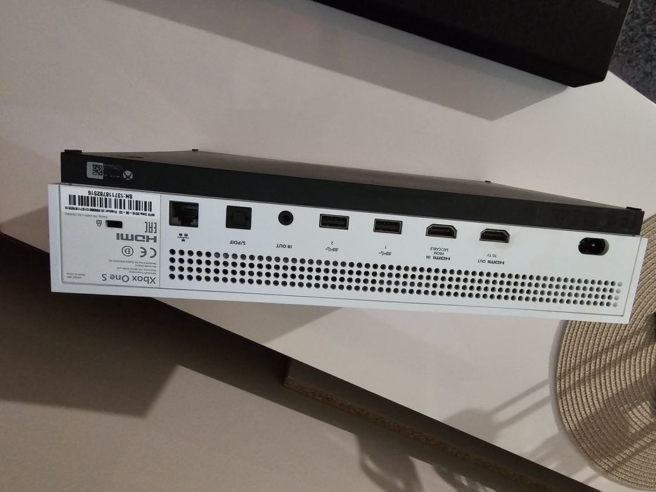 XBOX One S + 2 comandos