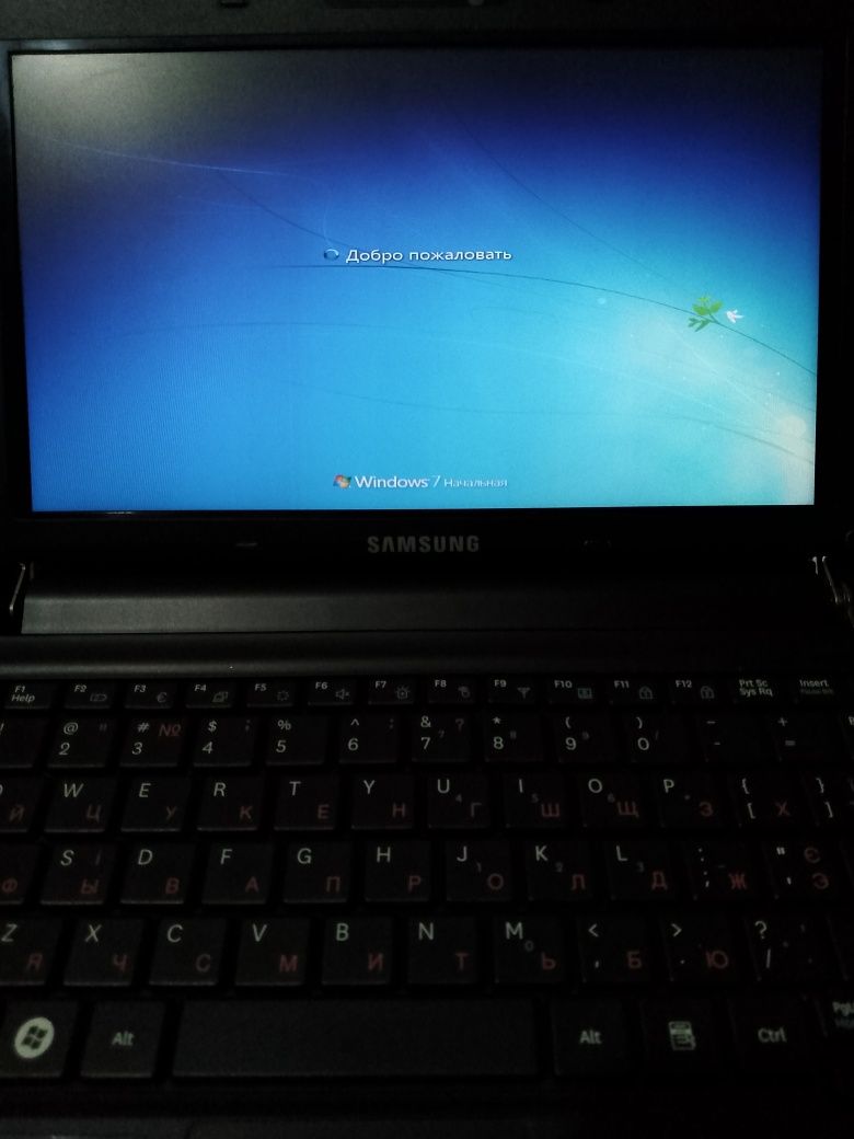 Ноутбук 10" Samsung N150 с Windows 7 новая батарея
новая батар