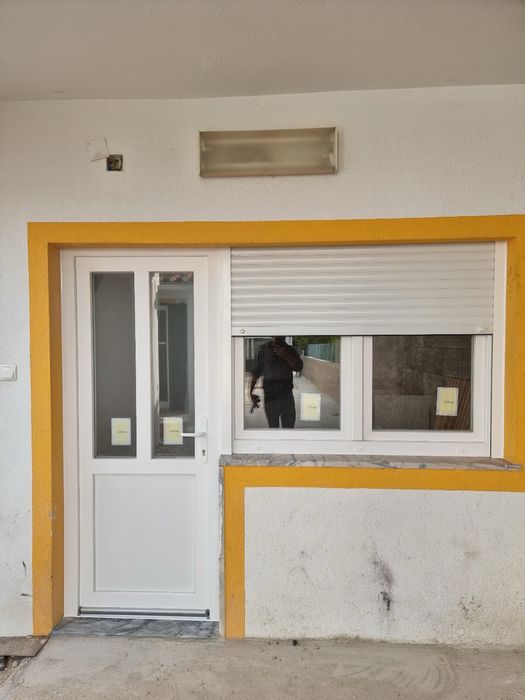 Janelas e portas em pvc, estores, marquise, portada em aluminio