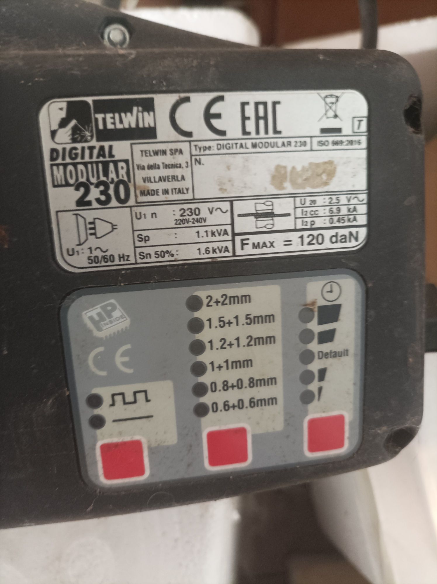 Máquina de soldar a pontos