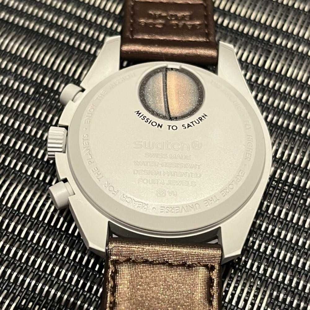 SO33T100 Biocéramique Saturn – Omega x Swatch
