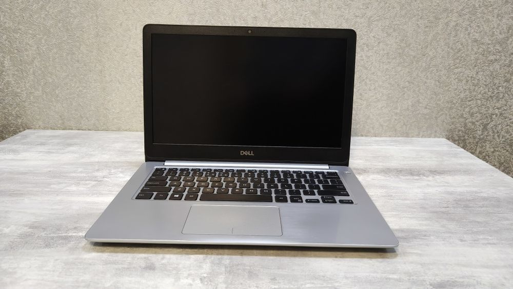 ноутбук Dell Inspiron 5370 p87G