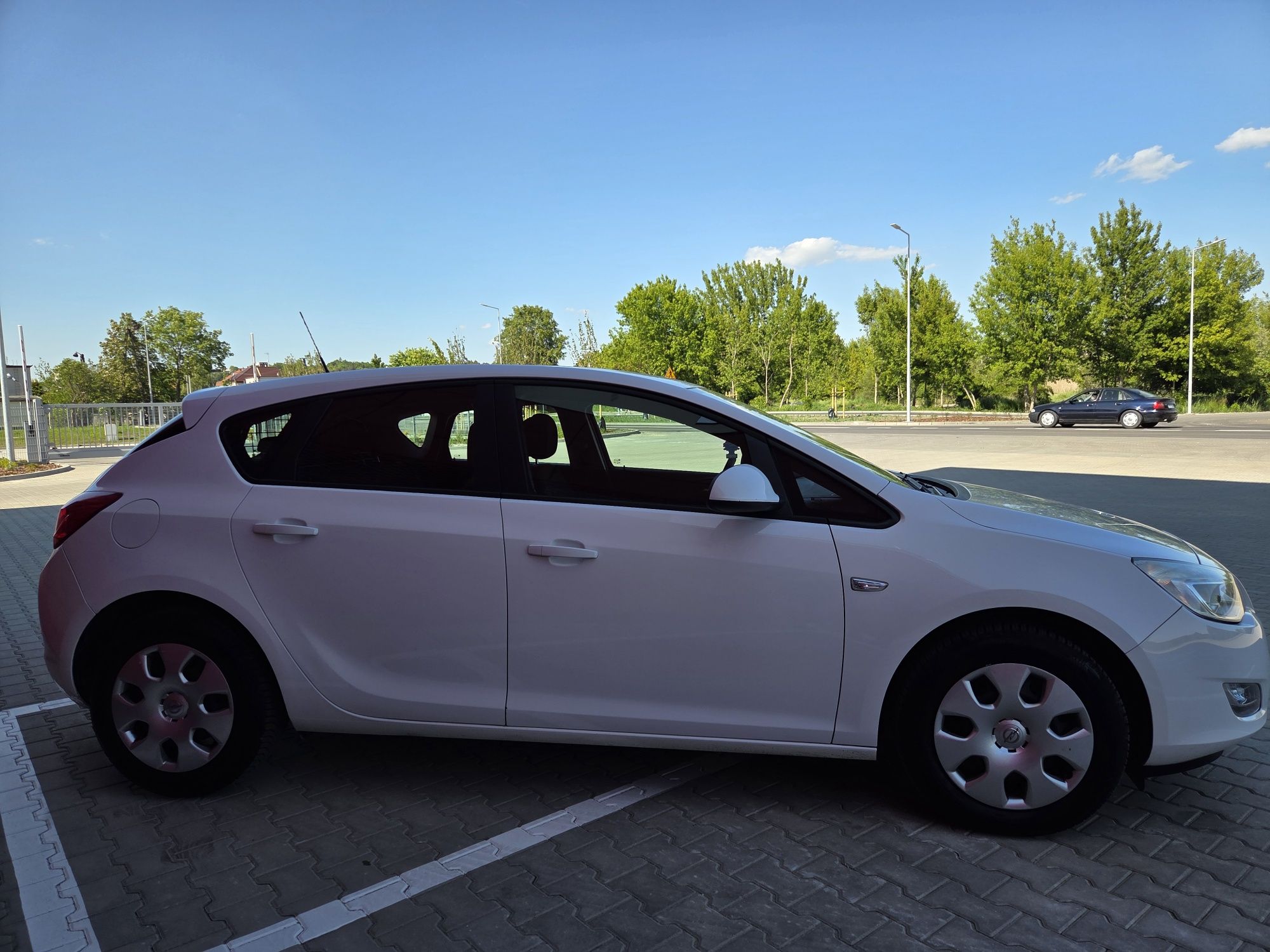 Opel Astra 1.4 benzyna 2011 rok * PIĘKNY biały kolor