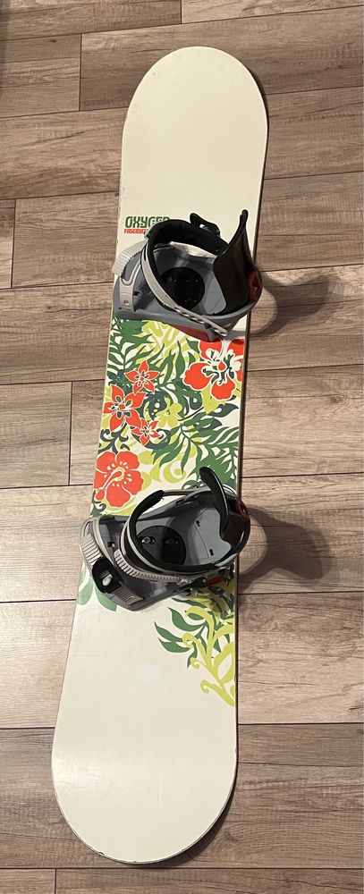 Snowboard 144cm z wiązaniami