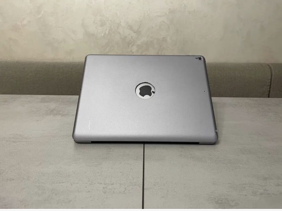 Планшет Apple iPad Pro ML0F2LL/A / 12.9" (2732x2048)