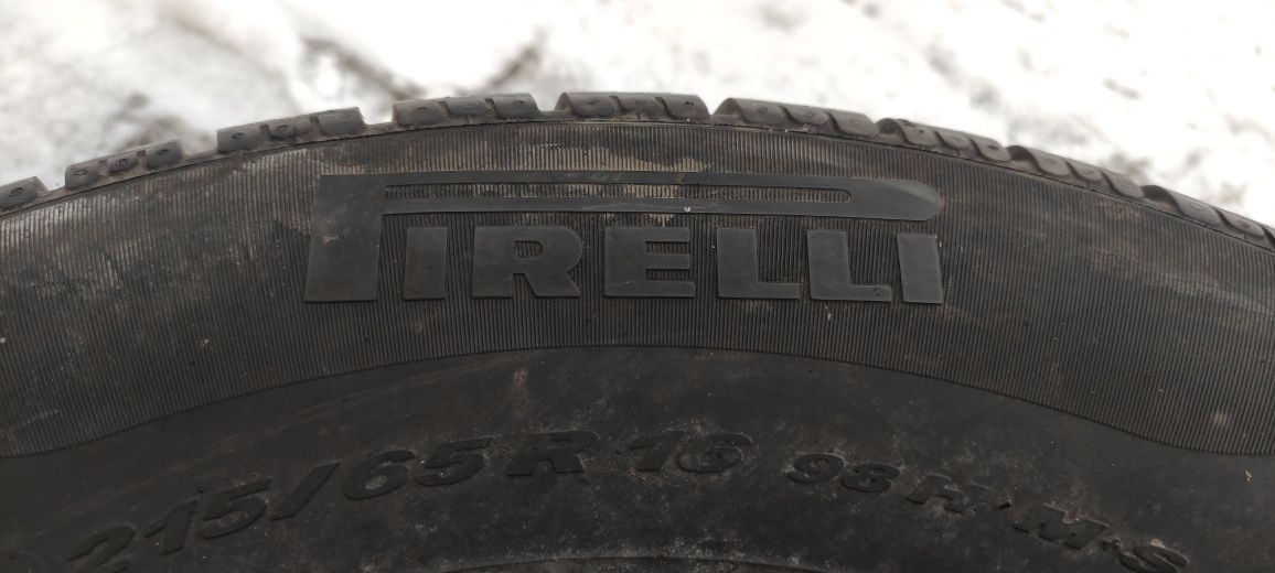 Opony zimowe z 2015r 6mm 215/65/16 Pirelli ANDB