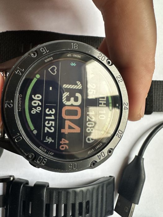 Часи Garmin Tactics Delta Solar