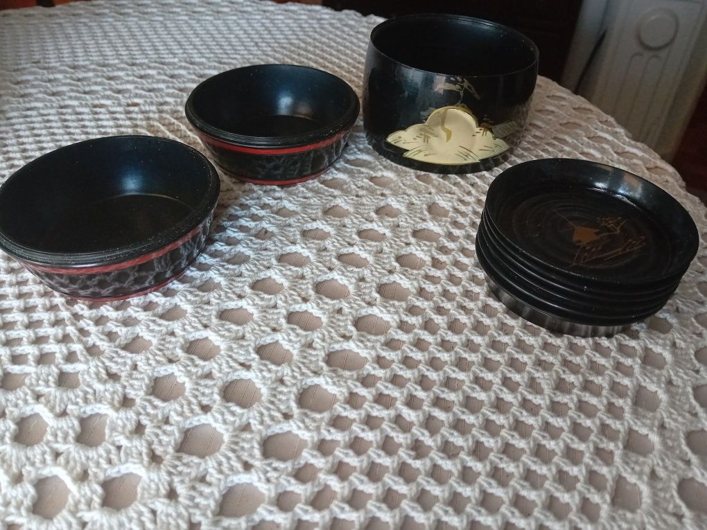 Barrica com taças para aperitivos