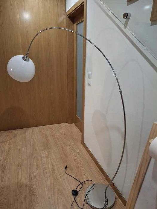 Candeeiro de Pé Sala Prateado / Branco