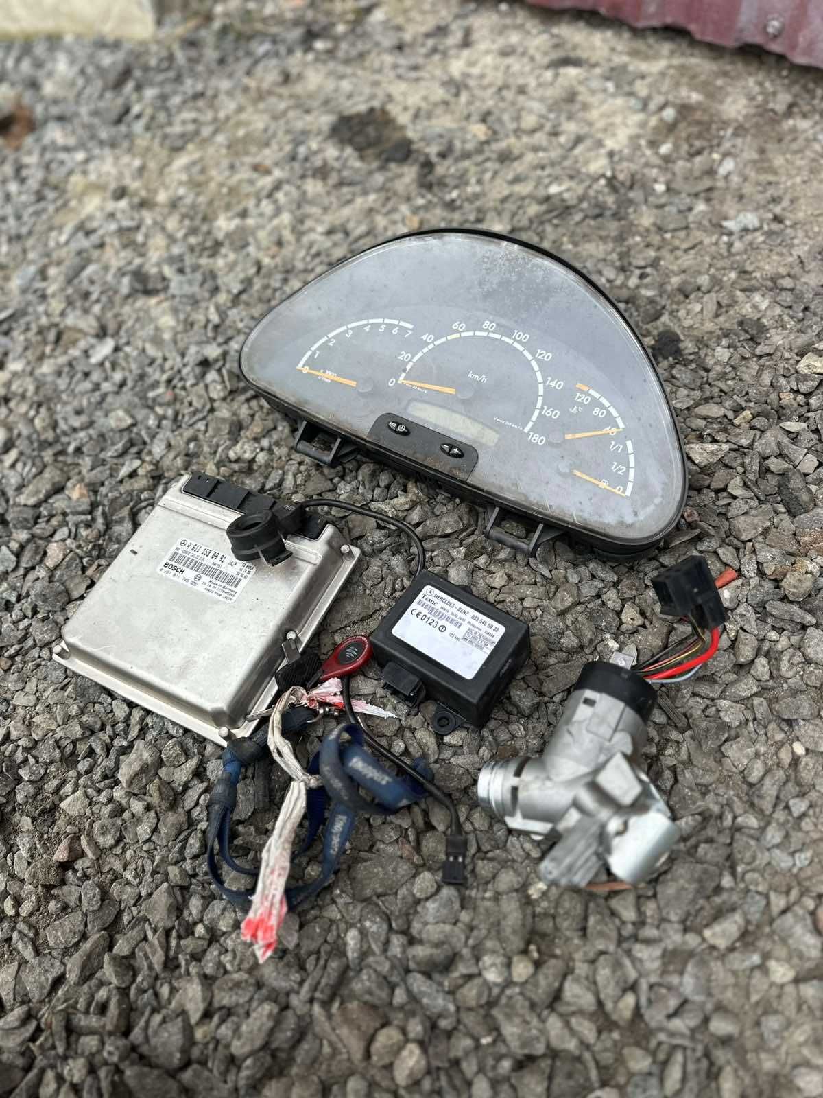 Комплект ЕБУ Блок Керування Двигуном OM 611 2.2 CDI Запчастини