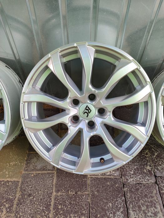 Продам комплект дисків R17