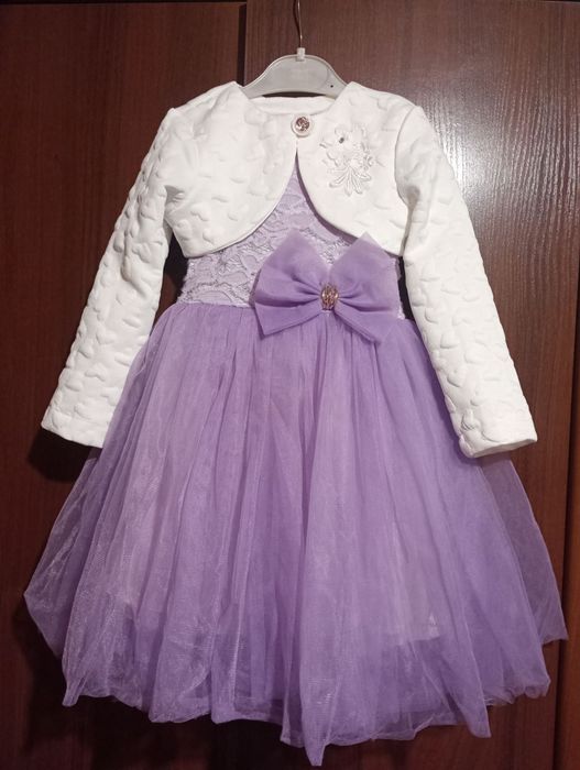 Сукні святкові пишні для дівчинки в ідеальному стані