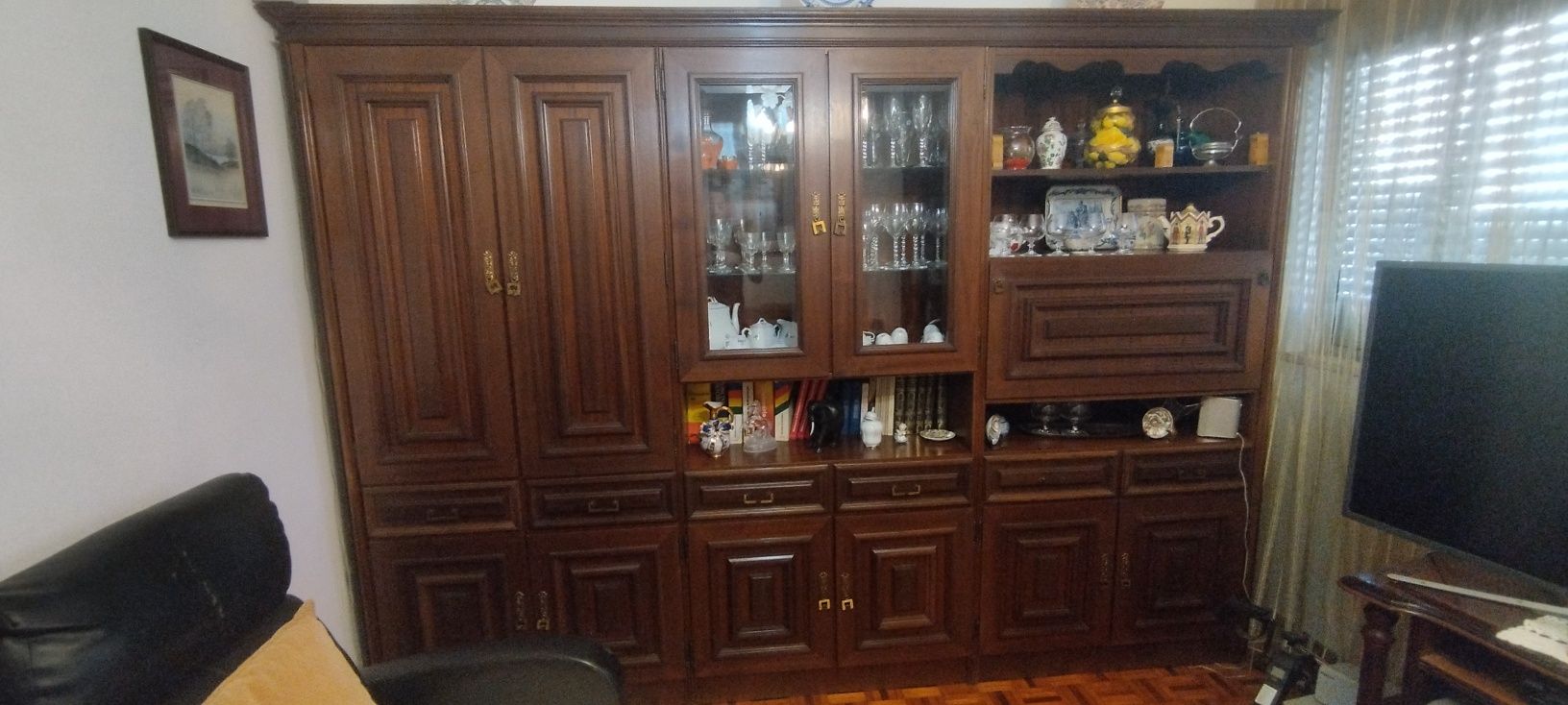 Estante de sala em madeira maciça