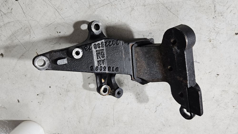 Łapa silnika skrzyni z18xe 1.8 122km 125km opel vectra c meriva a astr