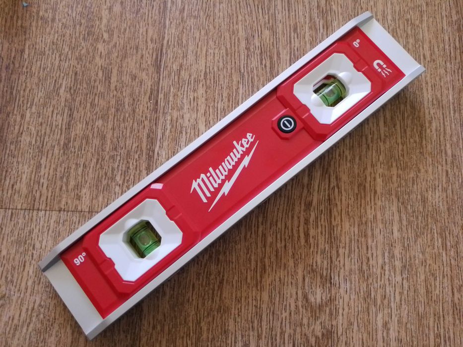 Рівень Slim Box MILWAUKEE, 10/20см / Уровни строительные