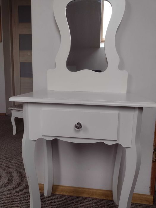 Toaletka młodzieżowa