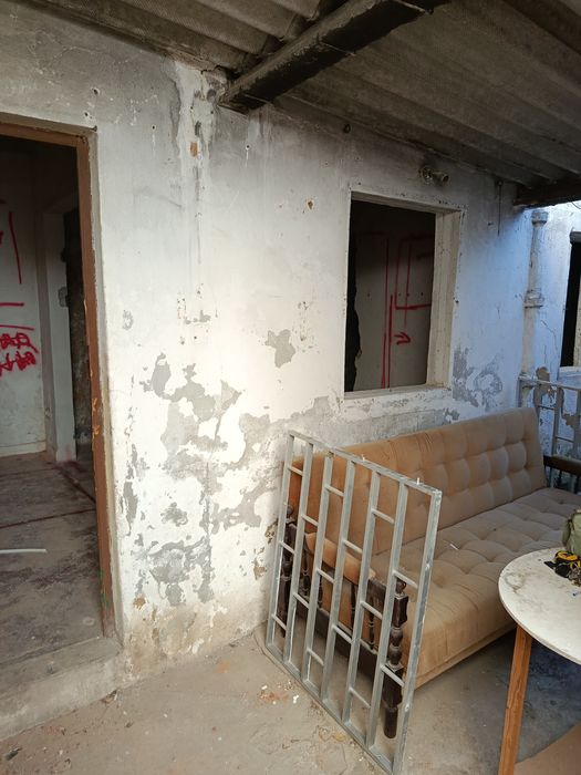 Terreno com 2 casas Bairro Santos Nicolau em Setúbal