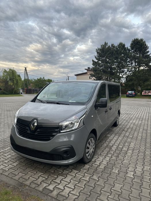 Wynajem busa 9-osobowego (z kierowcą i bez)