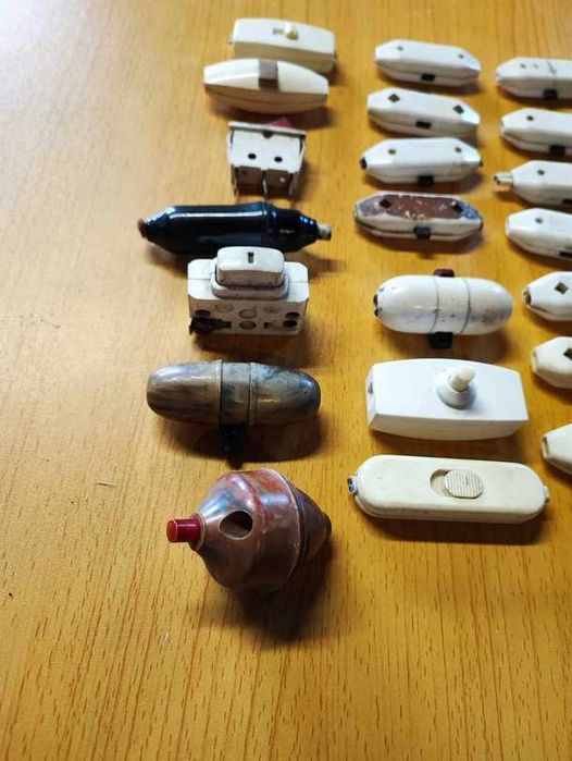 Bakelitowy wyłącznik,pstryczek elektryczek,cena za 1 szt.