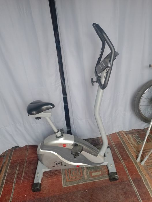 Rower stacjonarny magnetyczny.