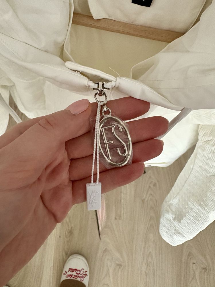 Kurtka biała nowa z metką