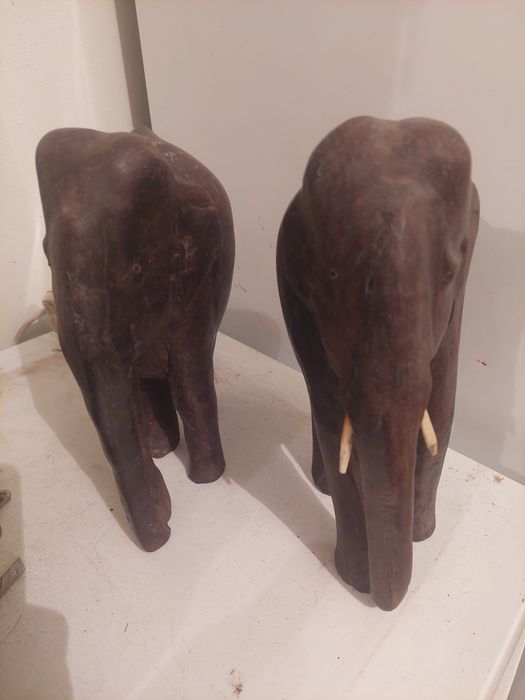 Estatuetas madeira Elefantes