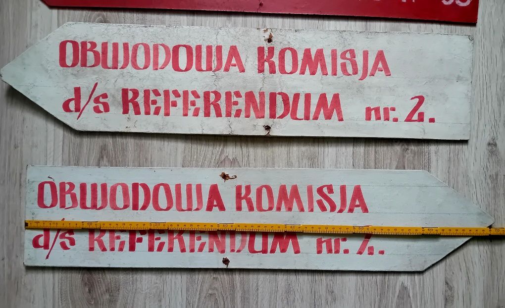 Pięć tablic informacyjnych z PRL