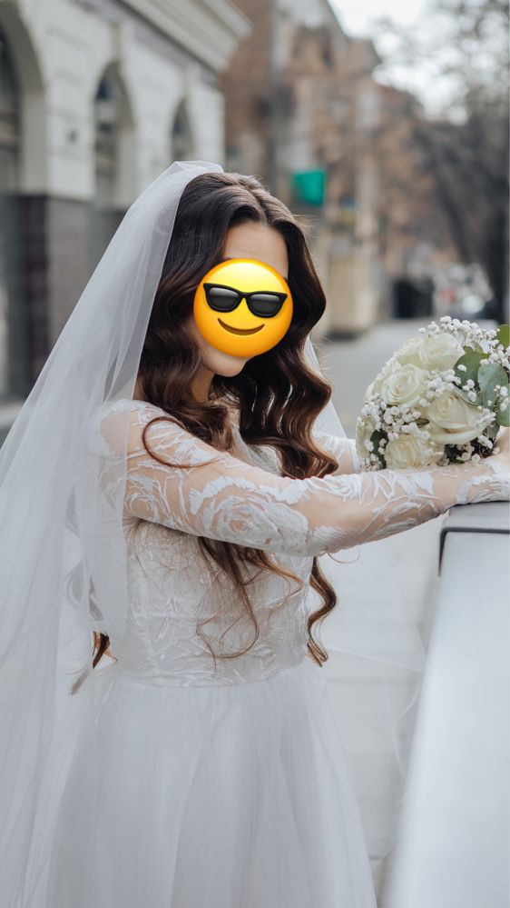 Продам весільну сукню