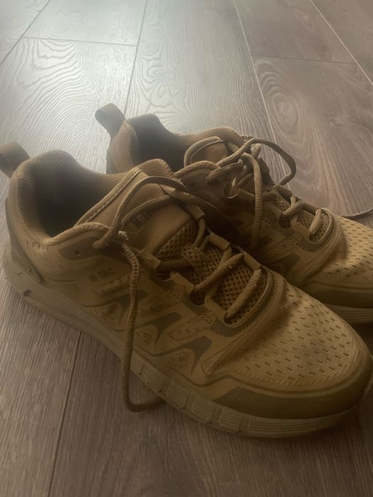 M-tac кросівки.