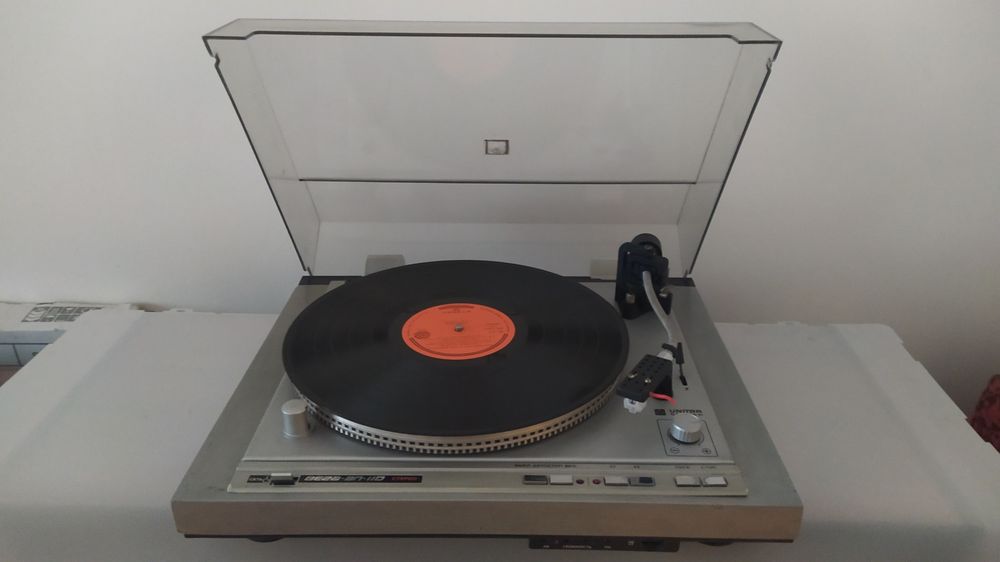 Продам програвач  Вега 110 стерео у відмінному стані.