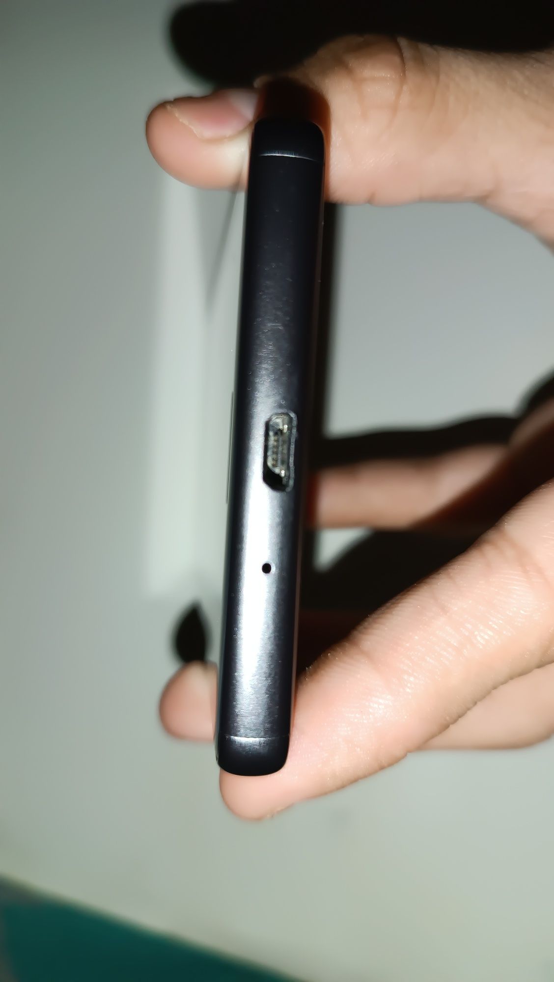 Шустрий телефон Sony Xperia X F5121
