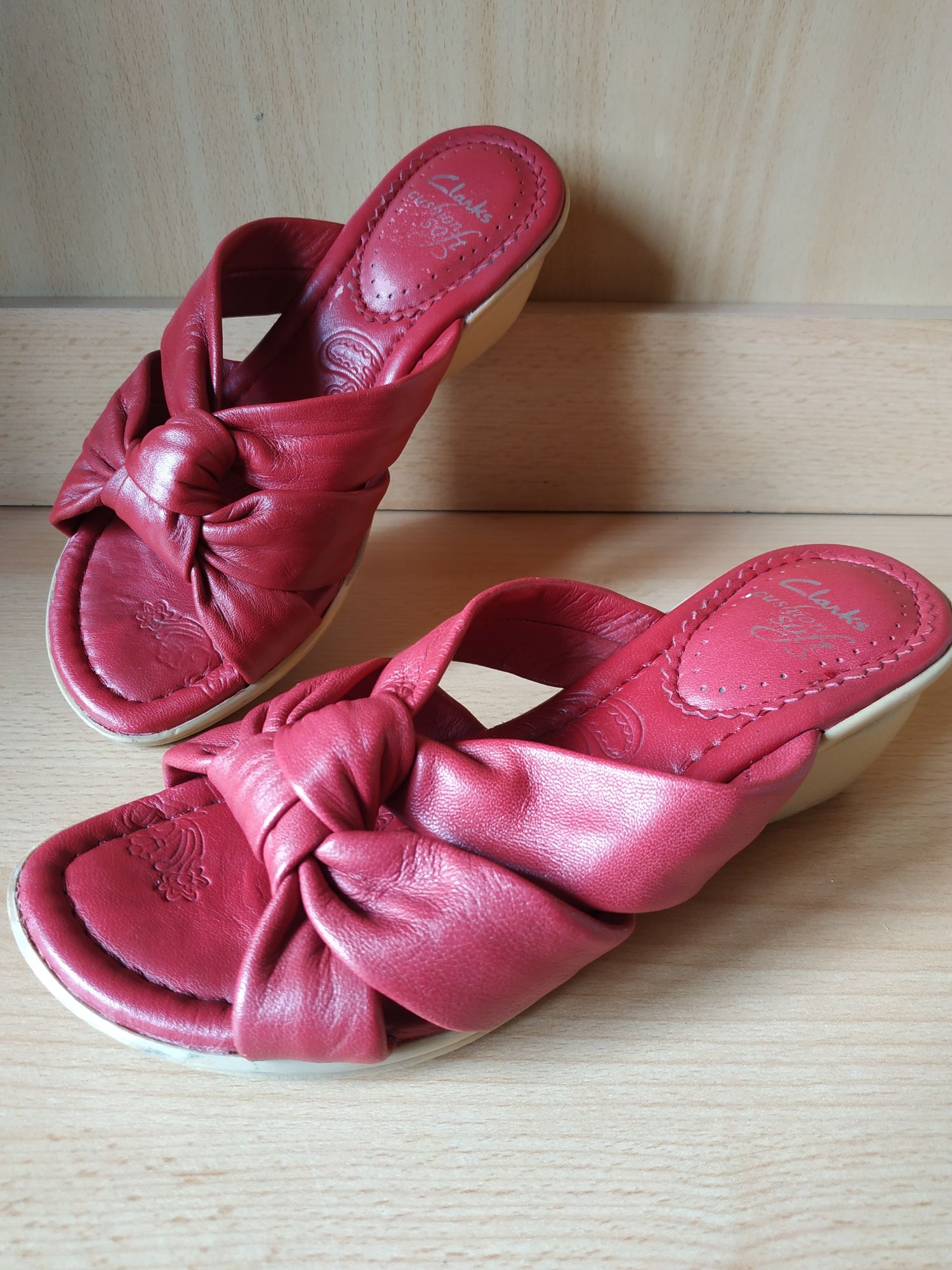 Klapki Clarks skóra rozmiar 36.