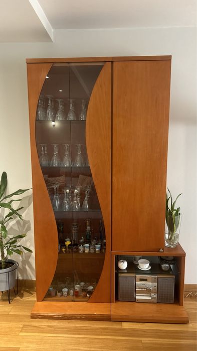 Vitrine de sala em cerejeira