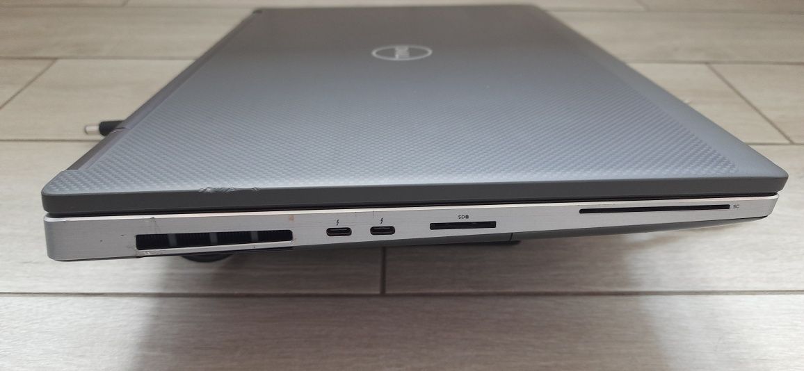 Dell 7740 IPS, i5-9400h, 16 Gb, 512 SSD нова, Nvidia RTX 3000 6Gb