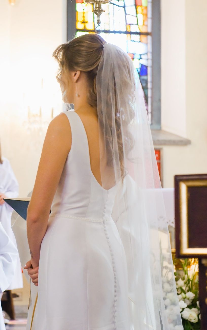 Suknia ślubna prosta klasyczna z rozcięciem kwadratowy dekolt