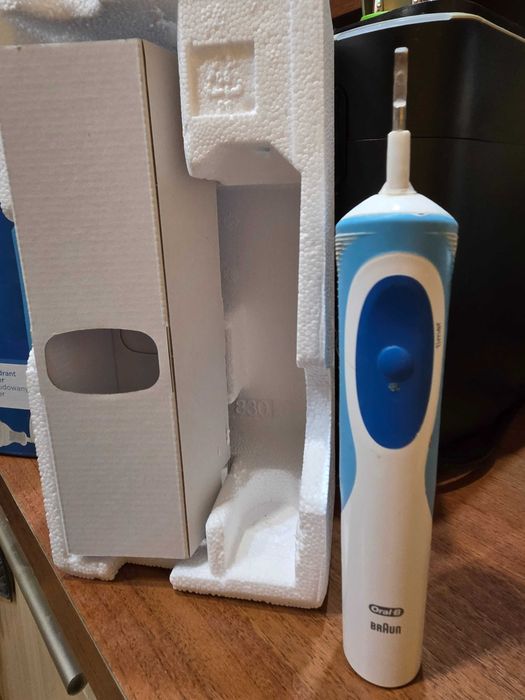 Зубна щітка електрична Oral-B