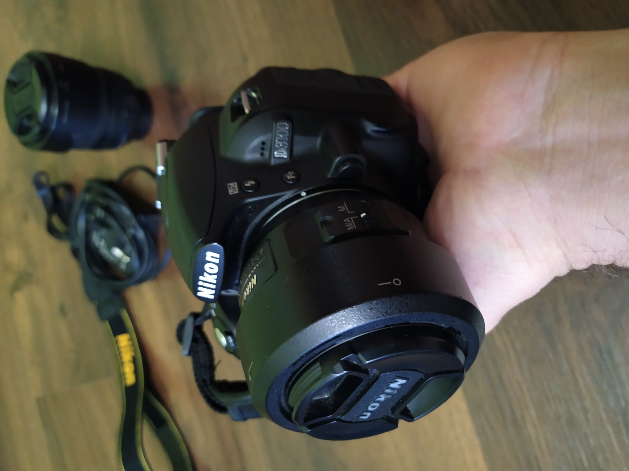 Nikon D3100  В комплекте объектив 18-105