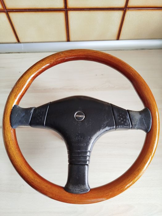 Volante Momo em madeira para Fiat