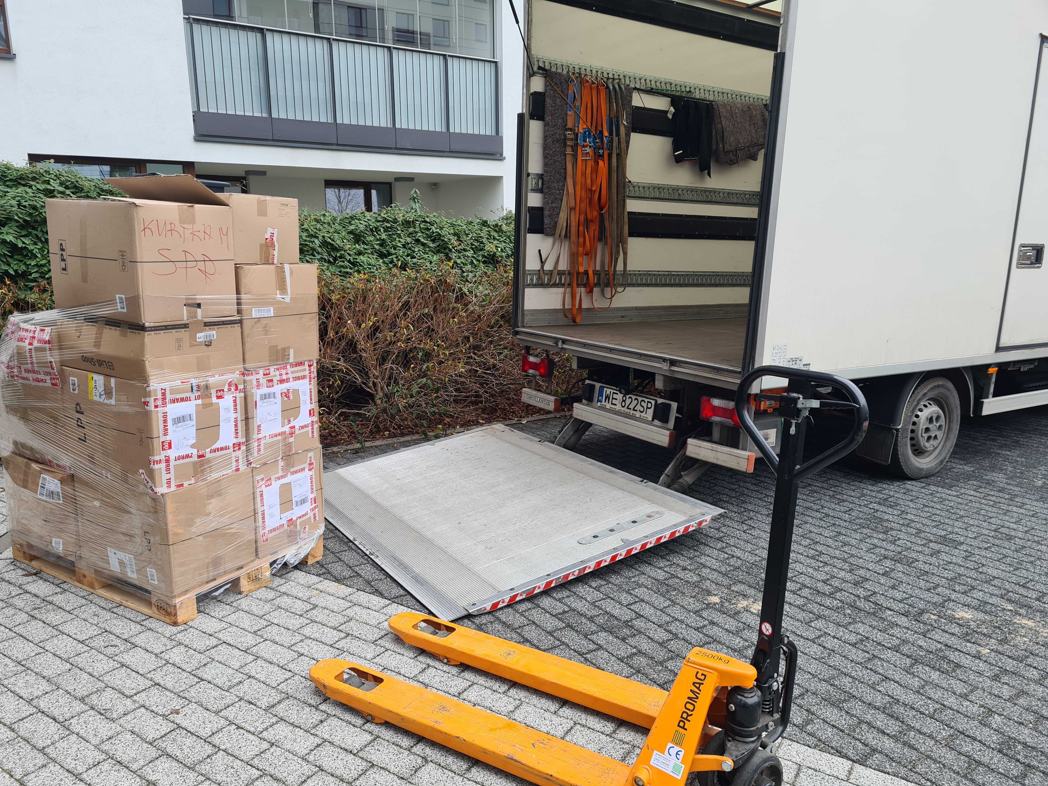 Przeprowadzki Transport Bagażówka samochody z windą 24/7