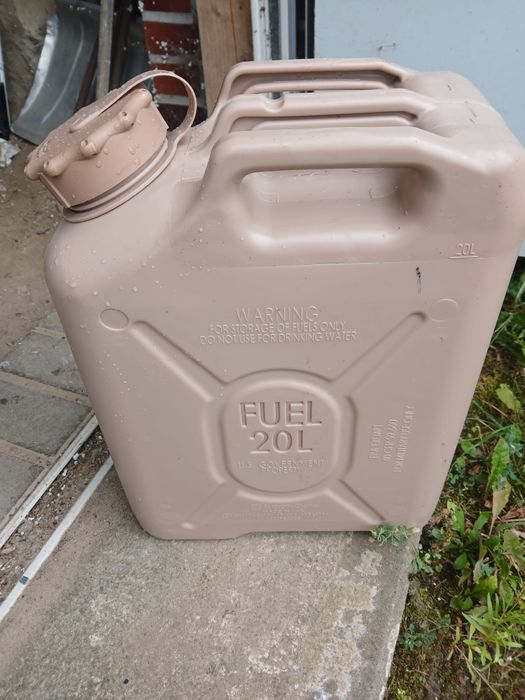 Amerykańskie karnistry na paliwo