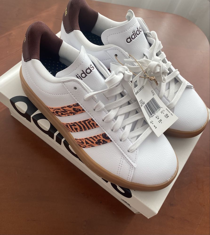 Жіночі кросівки adidas